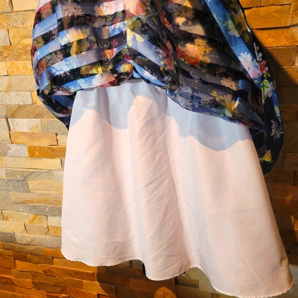 10Y Jona Michelle Flowers design dress - Picture 6 of 10